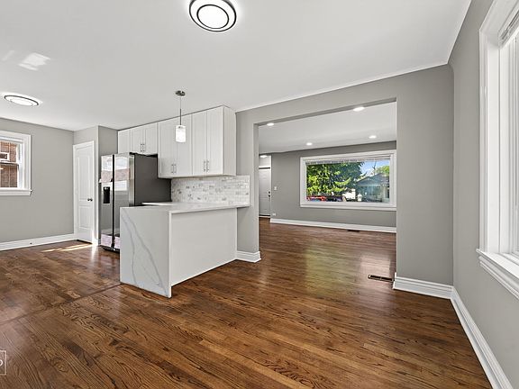 5th image of 10639 S Forest Ave