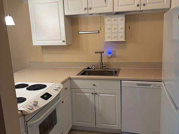 3rd image of 6617 Poplar Ave APT 3