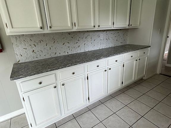 4th image of 35 Medford Ln