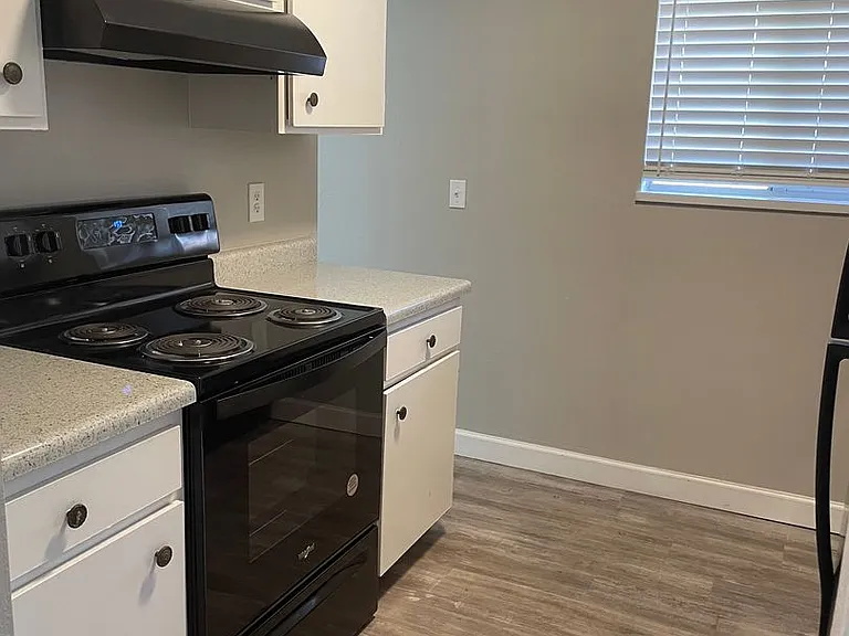 Heather Ridge - Beautiful Remodeled Apartments — Photo 37