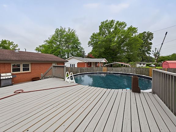 5th image of 521 Thomas Ave