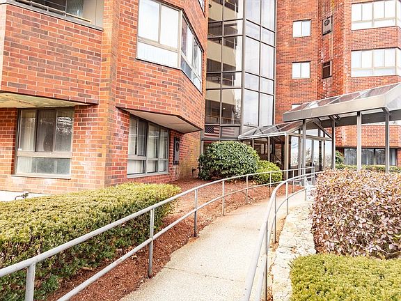 2nd image of 200 Burkhall St Unit 807