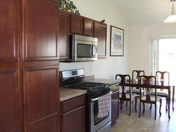 3rd image of 2838 Haig Dr SE