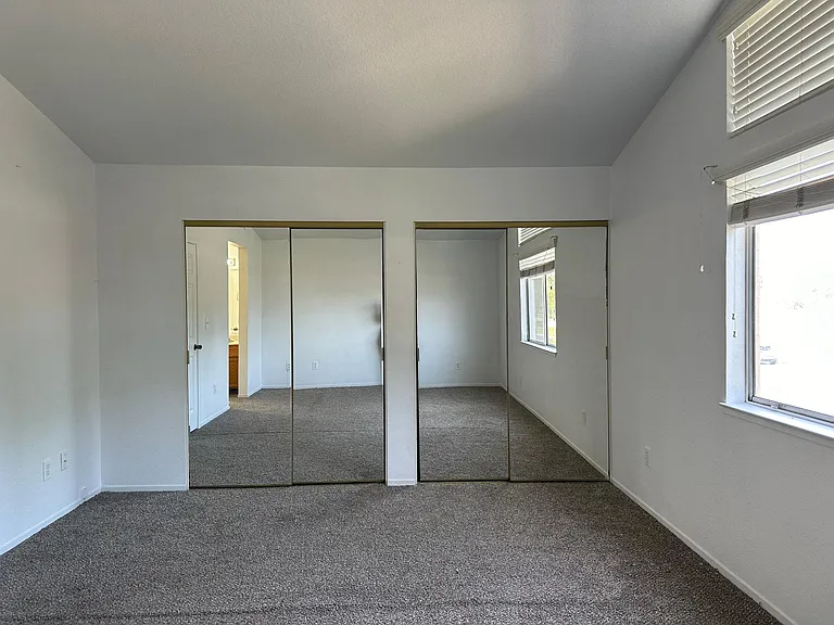 418 Kinsmill Ct — Photo 26