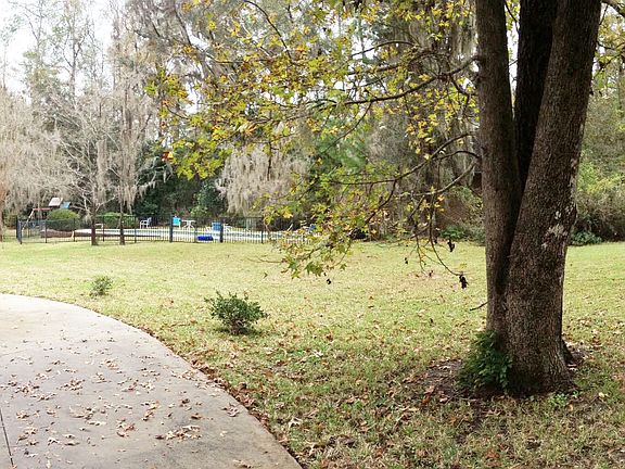 Circular driveway