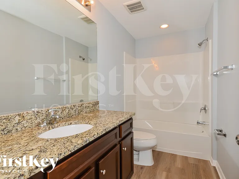 92 Stanford Rd — Photo 16