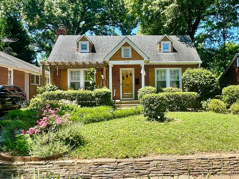 2120 Chesterfield Ave — Photo 1