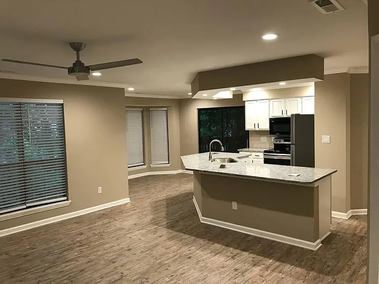 413 New Kent Pl — Photo 2