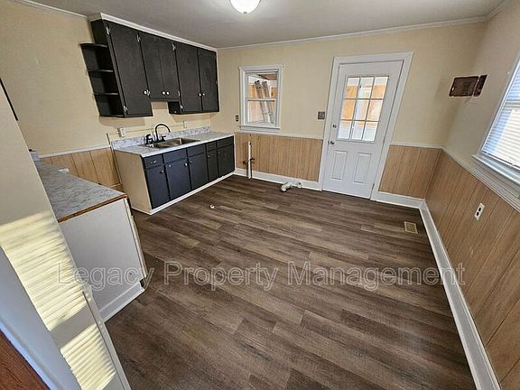 5th image of 105 Murray St