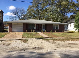 504 S Clinton St, New Athens, IL 62264