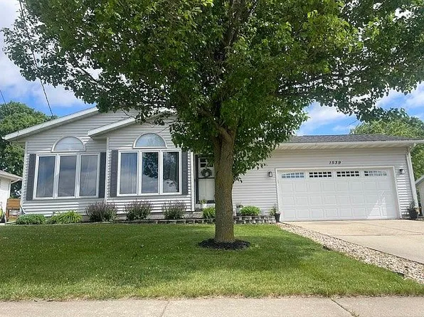 1539 Tilton Park Dr, Dixon, IL 61021