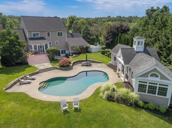 11 Fatherland Dr, Newbury, MA 01922