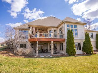 1657 Moccasin Trl, Waukesha, WI 53189