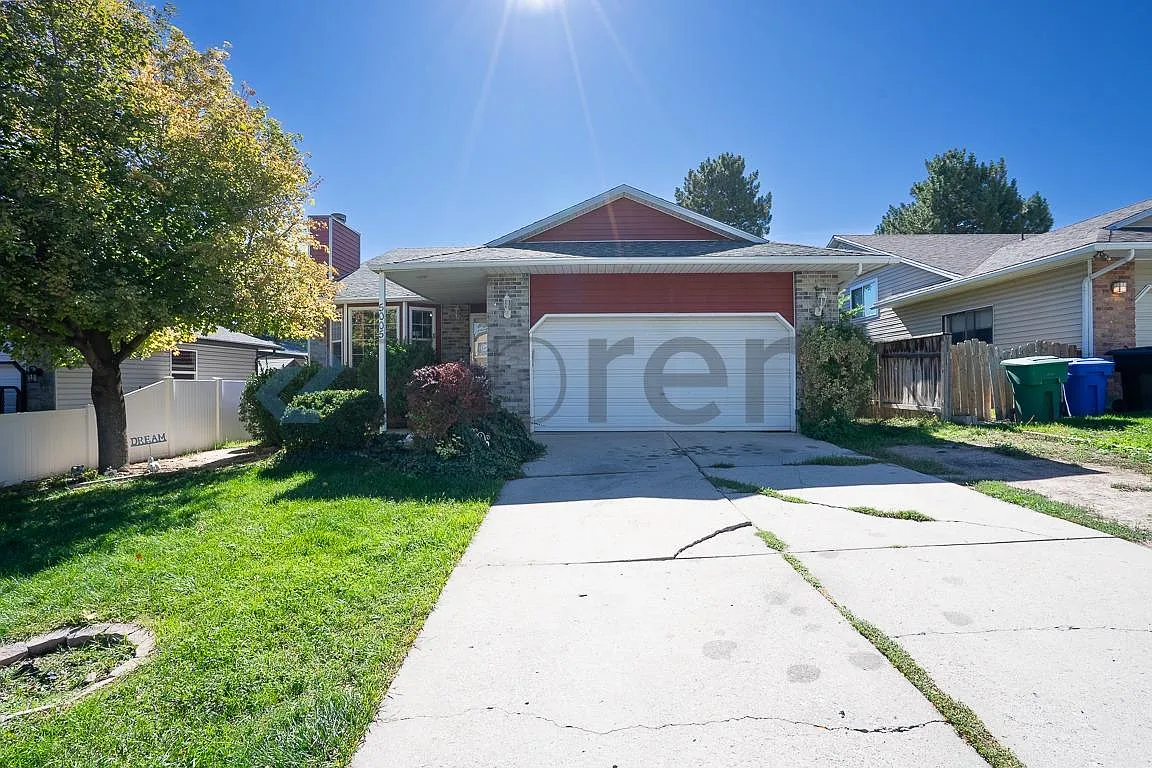 5 bed, 2.5 bath, 2174 sqft, $2,650 — Photo 1