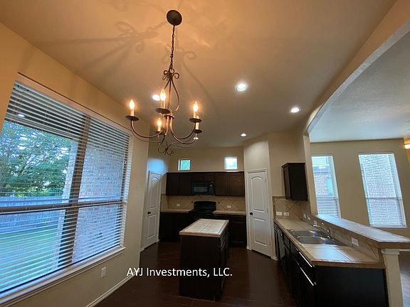 2nd image of 590 Creekside Cir