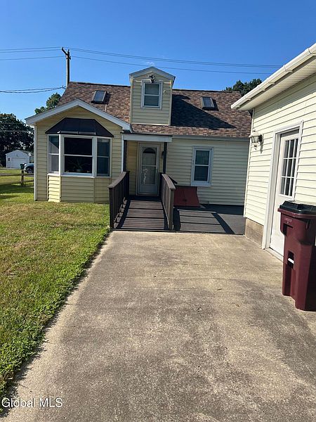 3rd image of 20 Putnam Avenue