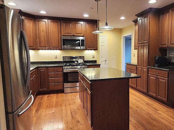4th image of 436 McBride Ln
