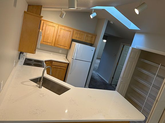 5th image of 11607 NE 32nd St