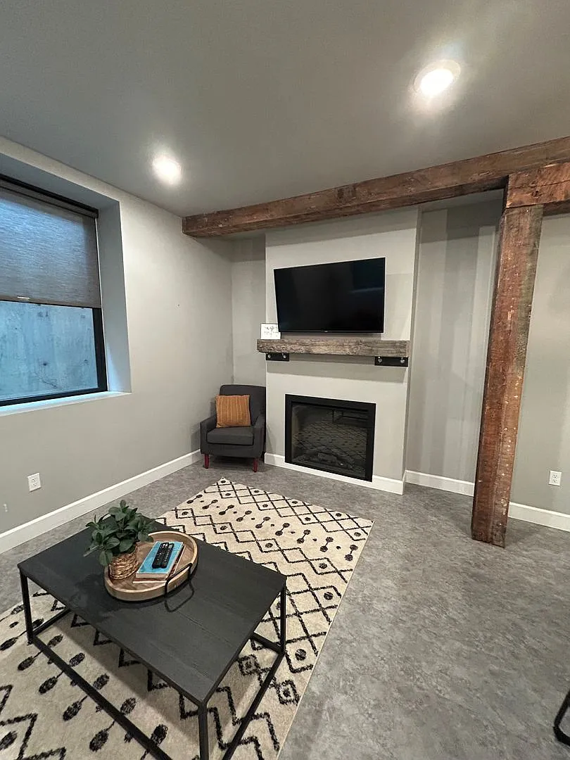 305 N Alaska CLN Investements — Photo 2