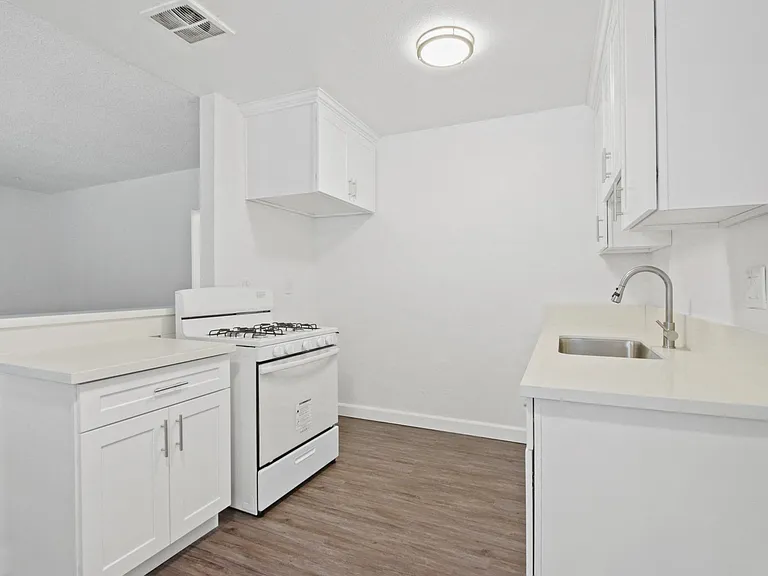 Westminster Apartments — Photo 11