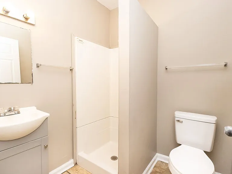 457 Roanoke Ave — Photo 8