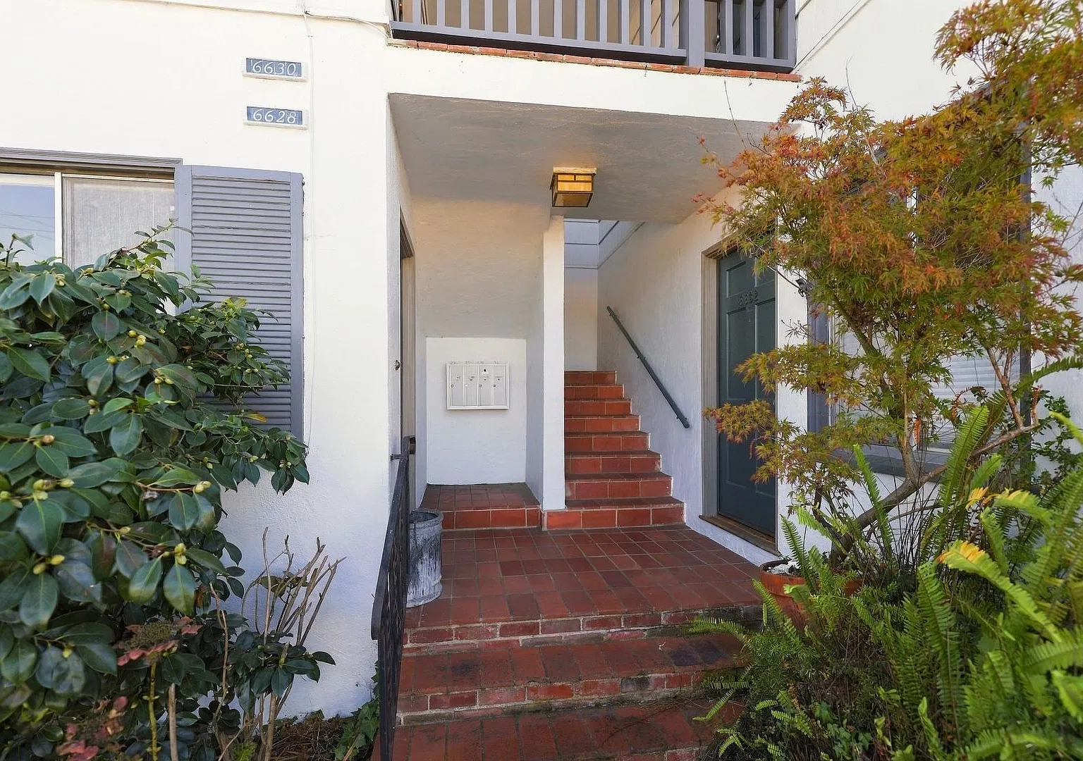 Spacious 2 Bedroom Upstairs Unit In El Cerrito! — Photo 3