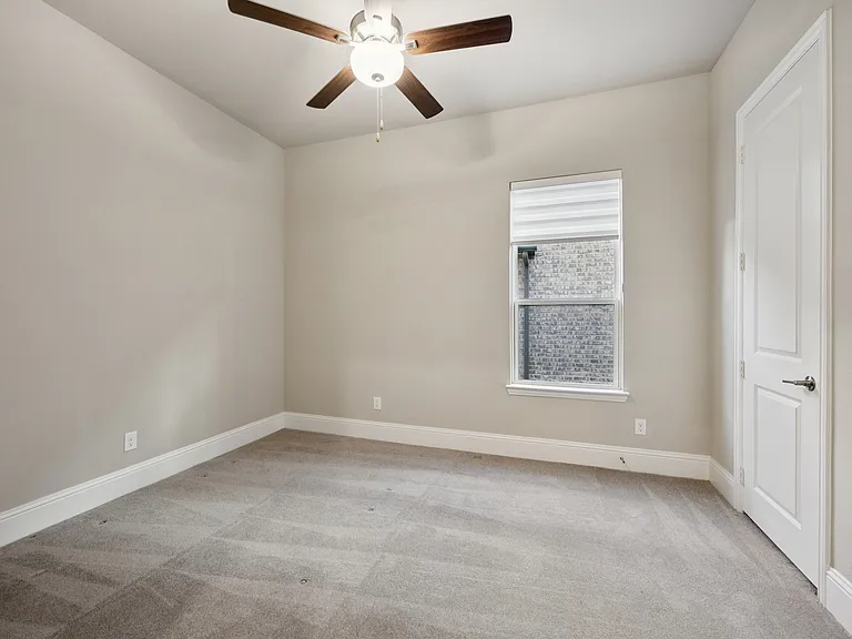 2521 Hampstead Ln — Photo 15