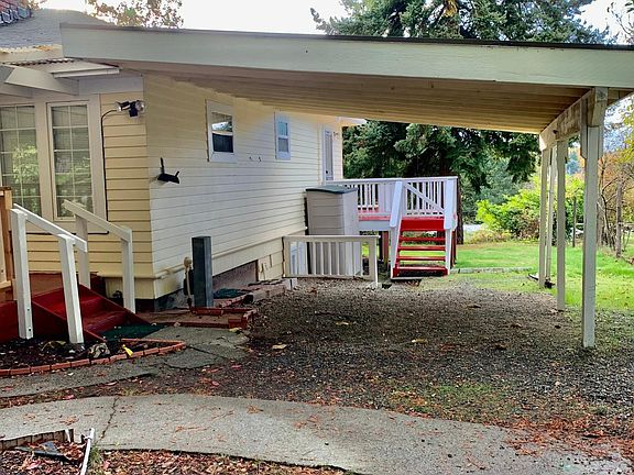 Carport with access to front or side door.