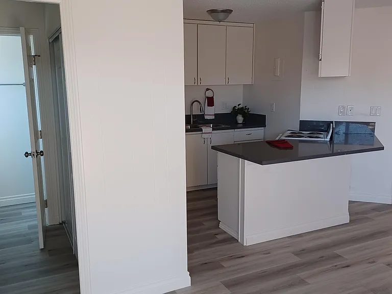 Huntington Garden Apartments — Photo 35