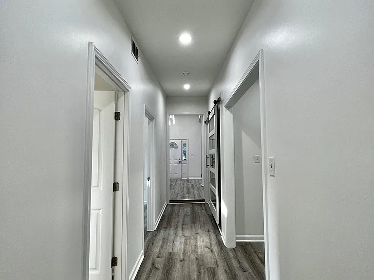 947 Clark St — Photo 21