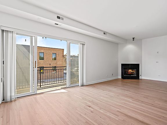 2nd image of 2158 W Grand Ave Unit 201