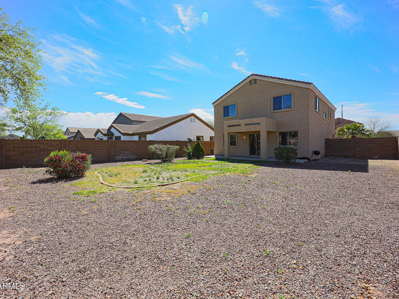 4 bed, 3.0 bath, 2221 sqft, $2,100 — Photo 3
