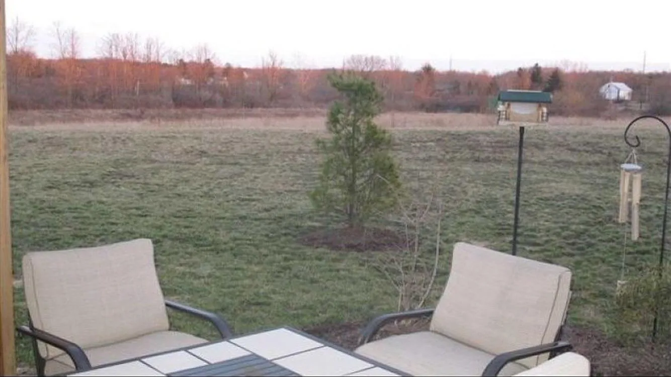2 bed, 1.5 bath, 1575 sqft, $1,800 — Photo 2
