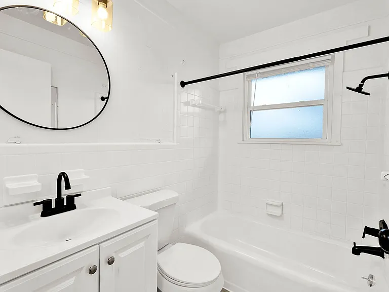 London Falls, Llc - Mt Clemens - Apartments — Photo 15