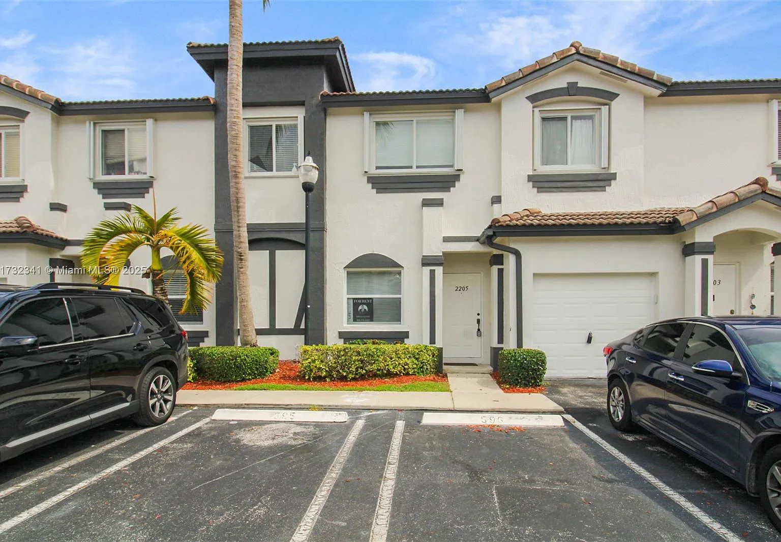 3 bed, 2.5 bath, 1452 sqft, $2,600 — Photo 1
