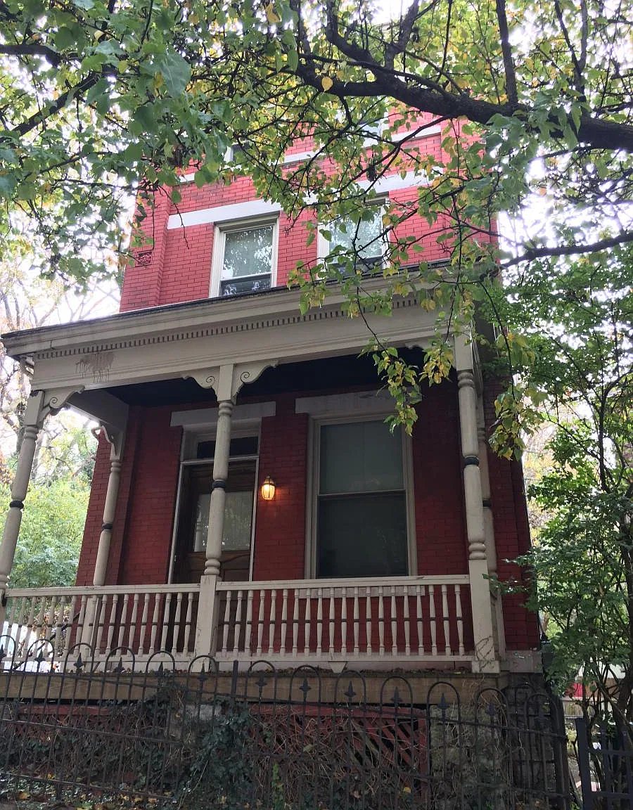 6 bed, $4,500 — Photo 1