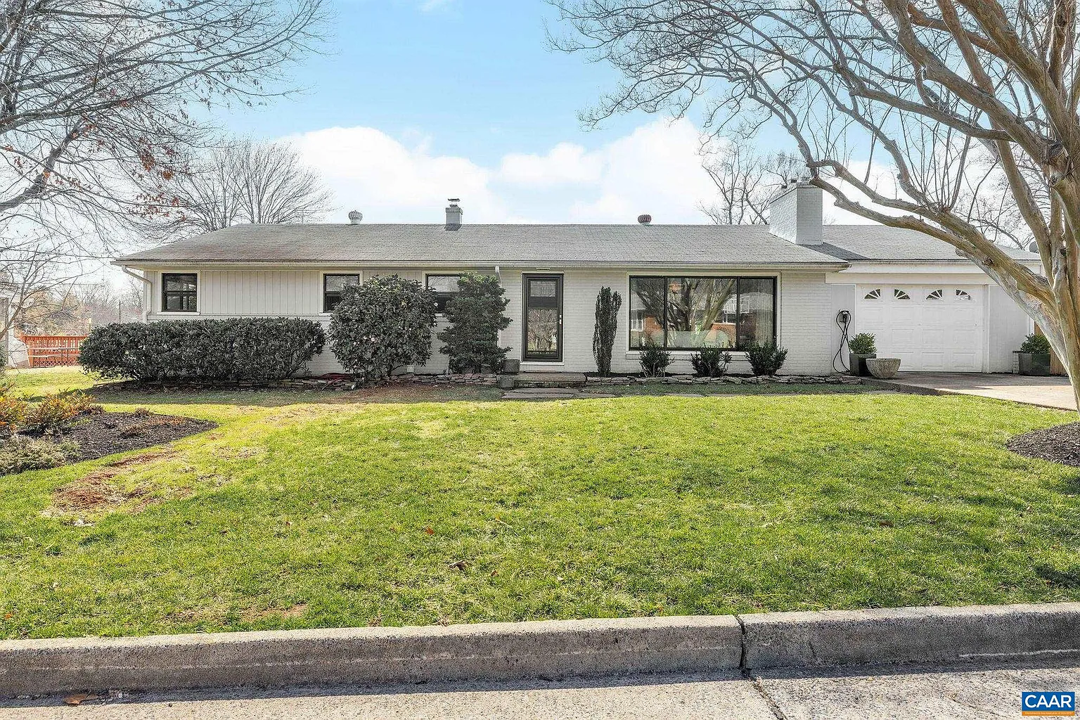 1302 Lester Dr photo 1