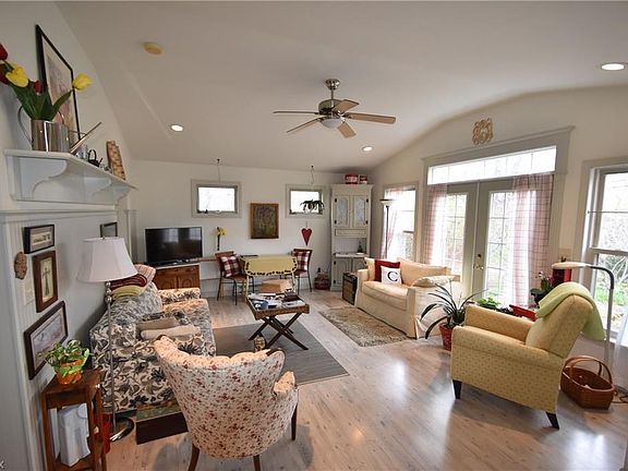 5th image of 156 Brainard Dr