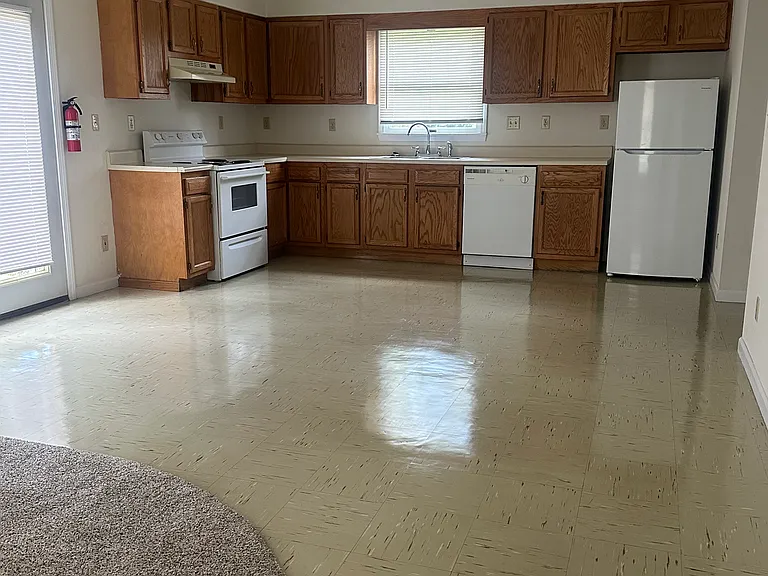 1111 S Park Ave — Photo 6