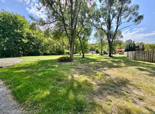 35841 Vinewood St, Romulus, MI 48174