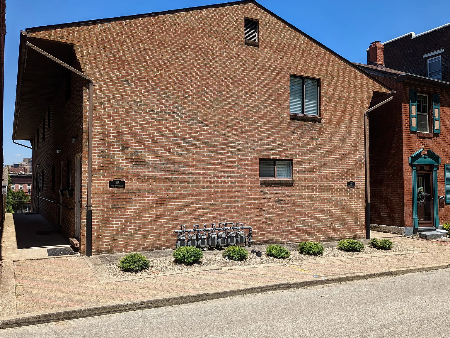 Mary Ann Apartments — Photo 3