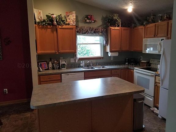 2nd image of 3850 Wynbrooke Dr