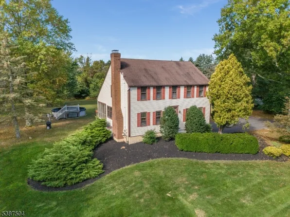 26 Thrush Ln, Bethlehem Twp., NJ 08827