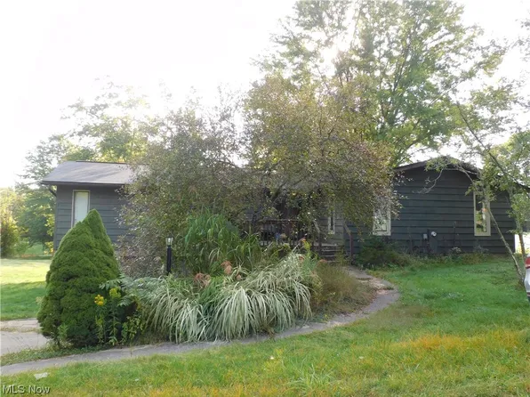 1102 Fiesta Rd SW, Dellroy, OH 44620