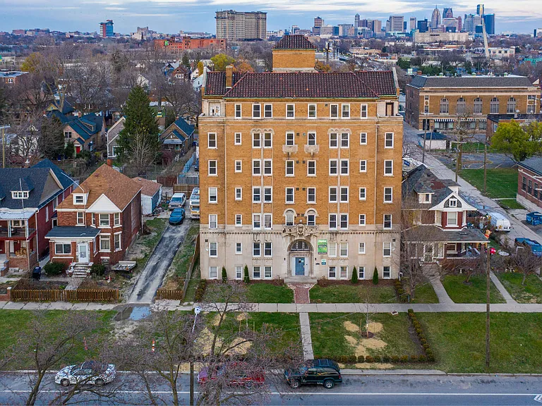 The Barbara — Photo 2