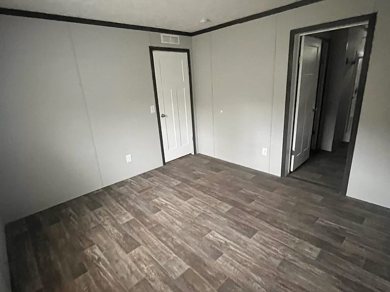 76 Jewel St — Photo 8