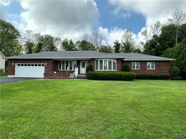 14 Brookwood Dr, Oswego, NY 13126