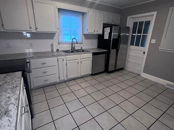 4th image of 212 Forestdale Dr