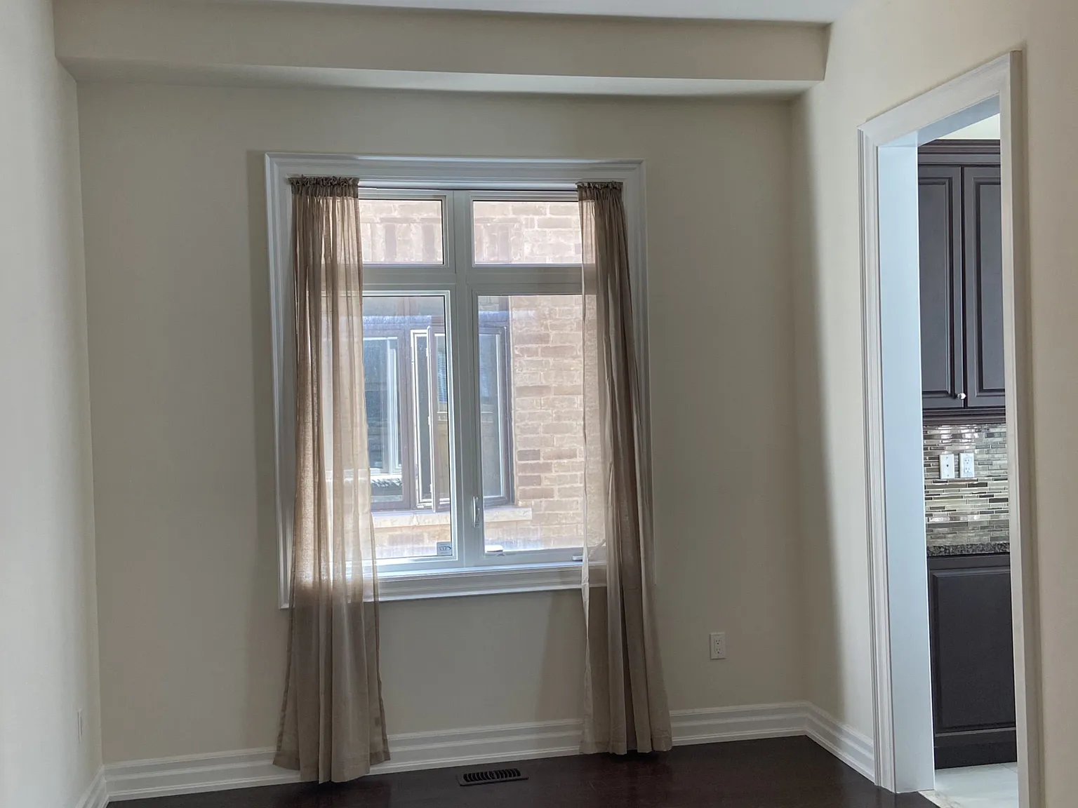 4 bed, $4,100 — Photo 3