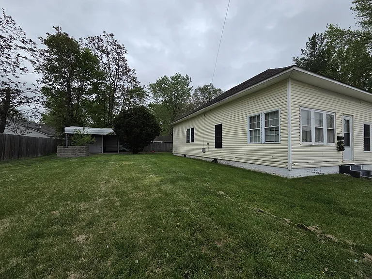 1111 S Mechanic St — Photo 2